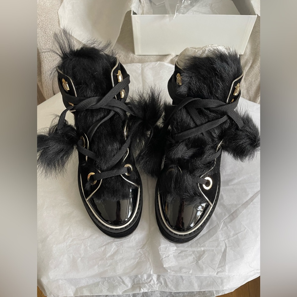 Nicholas Kirkwood
'Polly Neige' hi-top sneakers 37